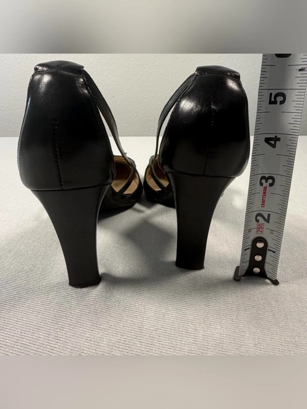Unisa Black Cutout Slingback Pointed Heels size: US 8